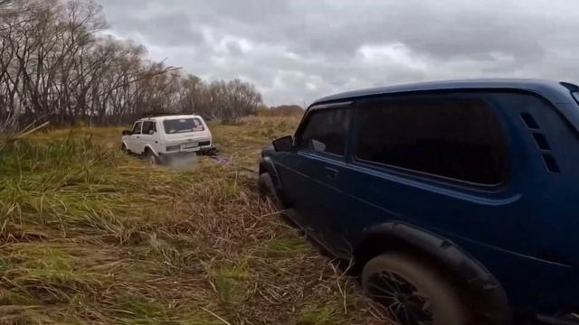 Нива 4х4 на литых дисках R18 по бездорожью смотреть онлайн