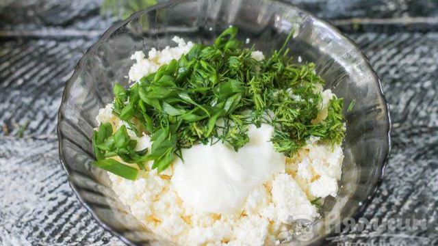 Рулетики из огурцов с сырной начинкой