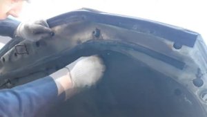 Установка газового упора капота Mazda 6 GG с 1 амортизатором