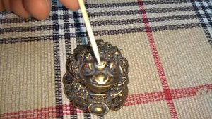 Денежная жаба, лягушка на монетках с монеткой во рту