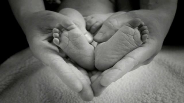 Гладкие пятки в домашних условиях за 10 минут. Потрясающий простой рецепт как вылечить трещины пятк смотреть онлайн