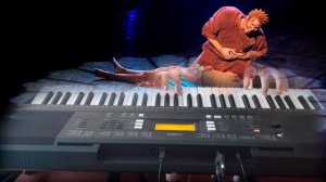 Belle на синтезаторе