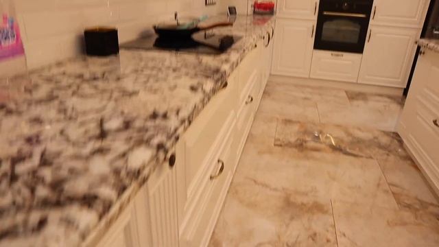 Кухонная столешница и остров из гранита Royal White