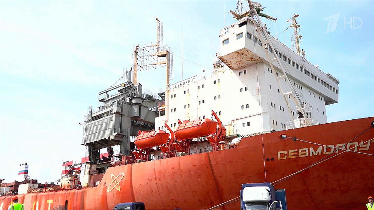 Атомный контейнеровоз севморпуть разгрузка. Атомный лихтеровоз-контейнеровоз севморпуть. Как называется единственный атомный контейнеровоз. Атомный сухогруз севморпуть. Буялов севморпуть.