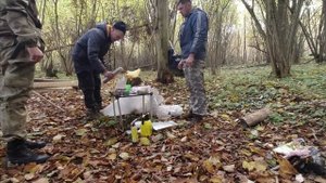 Землянка у реки. К зиме готовы. Доделали и утеплили крышу.