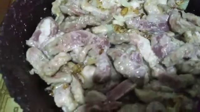 Бефстроганов из говядины и свинины.