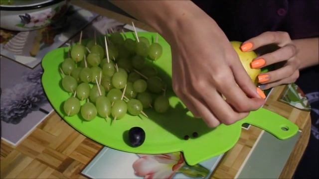 ЁЖИК ИЗ ФРУКТОВ, Фруктовая нарезка на стол, РЕЦЕПТЫ НА НОВЫЙ ГОД, ФРУКТОВАЯ НАРЕЗКА