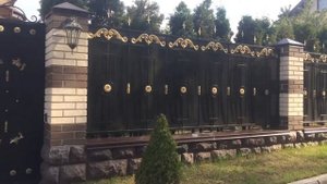 Поликарбонат на кованый забор.