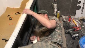 ВИДЕО УРОК : КАК СДЕЛАТЬ КОРОБ ПОД ВАННУ С НИШАМИ. КЕРАМОГРАНИТ 60Х60