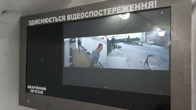 В Харькове установили  первую «остановку-укрытие».