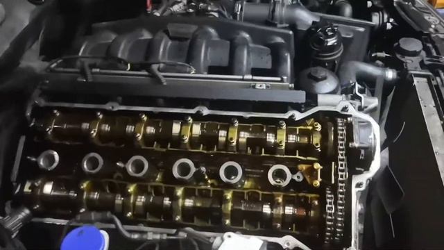 ЗАМЕНА ПРОКЛАДКИ КЛАПАННОЙ КРЫШКИ БМВ Е39 М52 ОДИН ВАНОС смотреть онлайн