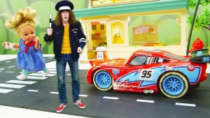 ПДД для детей - Маквин сбил Штеффи? Мультики про машинки для малышей Веселая Школа