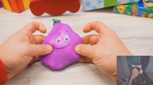 ДАША СМОТРИТ: ЧЕЛЛЕНДЖ СОПЛИВЫЙ СВИН 2 И 16 ПОДАРКОВ С ЖЕЛЕЙНЫМ МЕДВЕДЕМ ВАЛЕРОЙ