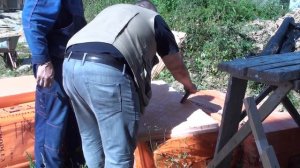 Как подготовить поверхность Пеноплэкса к приклейке на цоколь дома, зашкуривание ножовкой