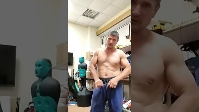 Я гоняю вес по старинке: меньше еды, большие объёмы на тренировках и сгоночные костюмы (целофан). смотреть онлайн