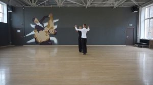 Квикстеп четвертной поворот в паре Н-4, Н-5.