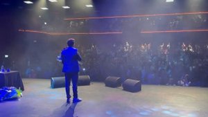 Максим Галкин исполнил строчки из песни Аллы Пугачевой на концерте в Ирландии