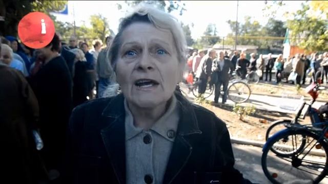 Выдача гуманитарной помощи в Харцызске (трубная сторона) смотреть онлайн