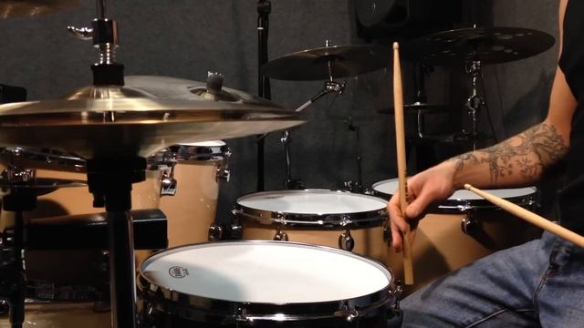 Двойка руками -- Детали GROOVE'a смотреть онлайн