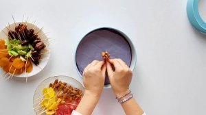 Композиция из сухофруктов и орехов в коробке на 1 сентября