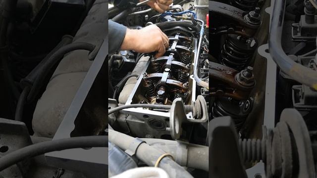 Регулировка тепловых зазоров клапанов на РЕНО ЛОГАН 1,4л смотреть онлайн