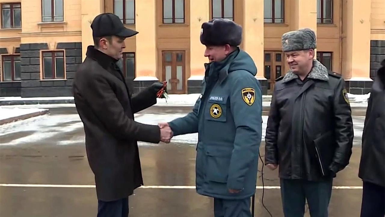 Глава Чувашии заставил сотрудника МЧС подпрыгивать за ключами от пожарной машины
