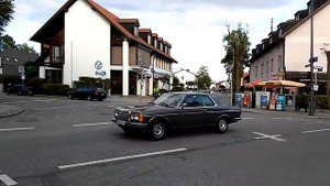 Mercdes-Benz W123 Coupe // Car Spotting