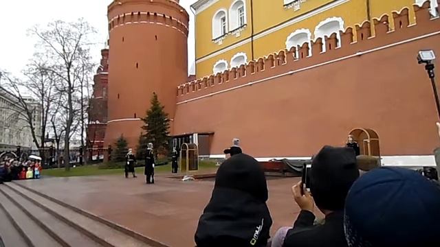 Смена караула у Вечного Огня / Changing of the guard at the Eternal Flame смотреть онлайн