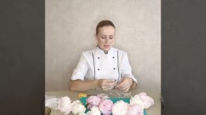 Как изолировать живые цветы в тортах ?