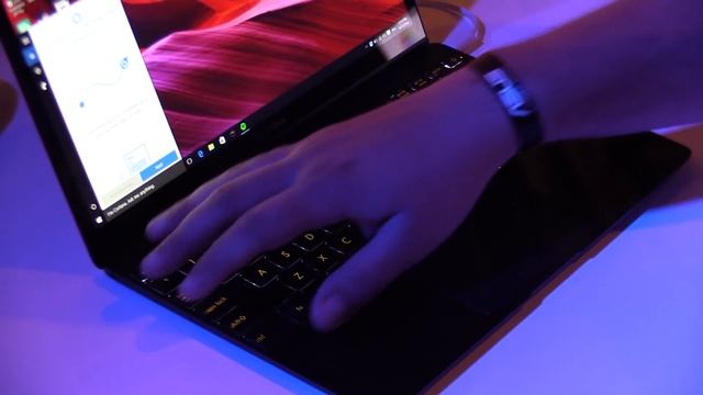 Présentation du Asus Zenbook 3 UX390, le MacBook KILLER ! смотреть онлайн