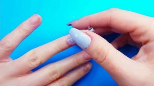 23 КЛЁВЫХ и БЕЗУМНЫХ ТРЮКОВ С НОГТЯМИ – DIY ЖИДКИЕ НОГТИ ИЗ ТРУБОЧЕК и другое – поделки за 5 минут