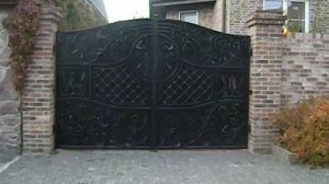 Работа привода  для распашных ворот HY 7005 (NICE)