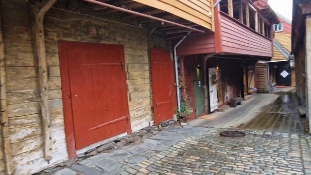 Bryggen, Bergen Norway - Walk Tour