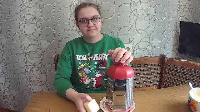 Омлет на сметане. Готовлю это каждый раз, всего 3 ингредиента, яйца, сметана, майонез.