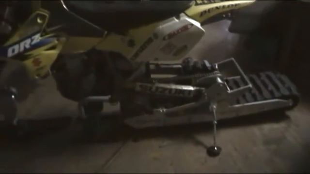 Мотоцикл на гусениці і лижі 28.12.2010 смотреть онлайн