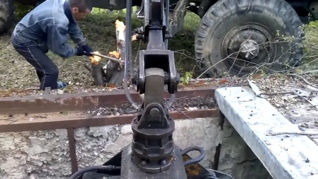 Экстренное спасение коровы с помощью Урала - лесовоза