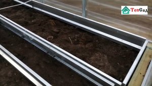 Арочная теплица 3 на 6 метров с оцинкованными грядками.