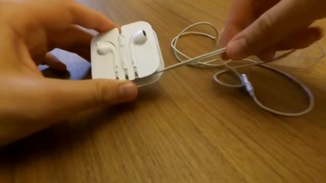 Как замотать айфоновские наушники EarPods в коробку. смотреть онлайн