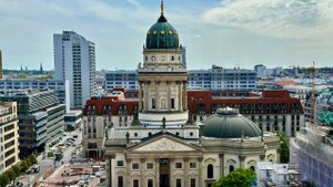 Посмотрим, как выглядит площадь Жандарменмаркт в Берлине