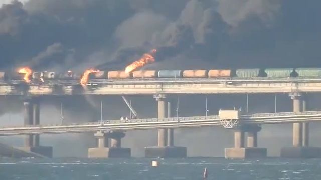 08.10.22 Ещё некоторые кадры происшествия на Крымском мосту