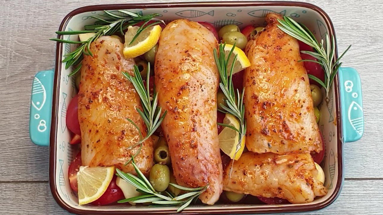 Ароматная рыбка на овощной подушке. Как приготовить рыбу в духовке. How to cook fish in the oven. смотреть онлайн