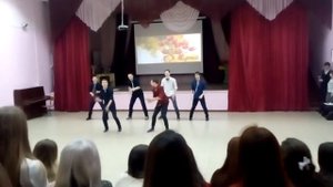 Танец мальчиков на 8 марта. Школа 140.
