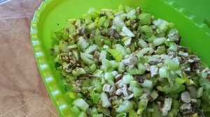 Салат из черешкового сельдерея с французской горчицей