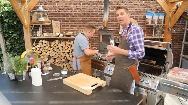 Which tastes better?? Flank steak vs Flat Iron Steak -- steak experiment смотреть онлайн