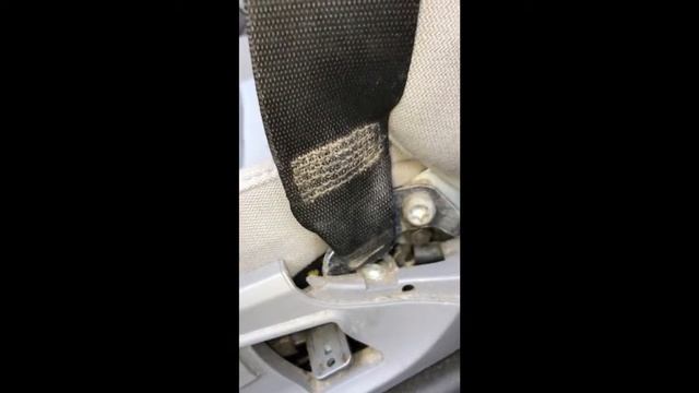 Снятие родного чехла (обшивки) переднего сиденья BMW318 E90. смотреть онлайн