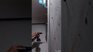 монтаж сантехнических шпилек, хомуты с дюбелем.