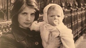 Те же глаза, та же улыбка! Невероятное сходство. Внучка Веры Глаголевой дебютировала в кино