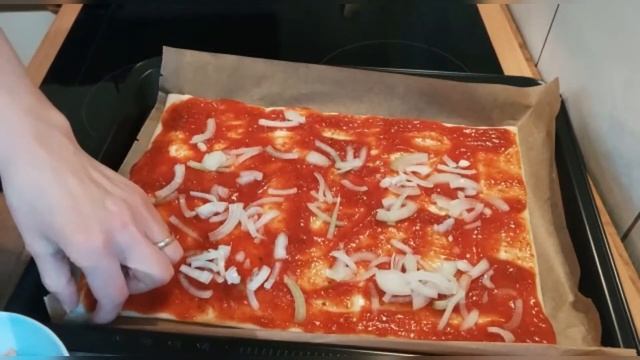 Пицца с тунцом Пицца из готового теста