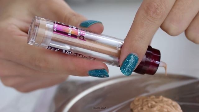 Sponge or No Sponge? Maybelline Instant Age Rewind Concealer | THE MAKEUP BREAKUP смотреть онлайн