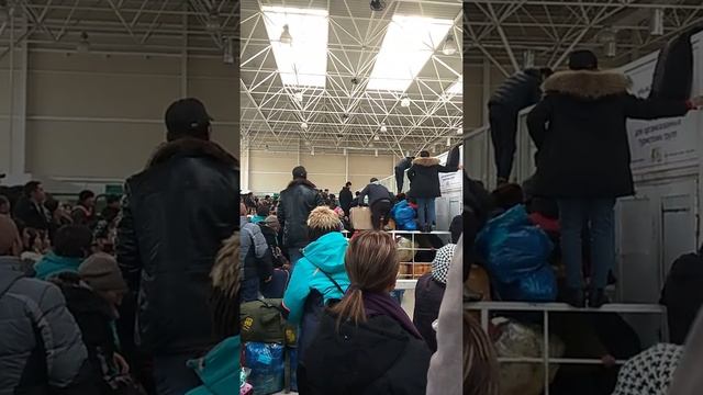 Казахстан, Хоргос, "МЦПС" бардак. Работает всего 2 окно, из 12 окон смотреть онлайн